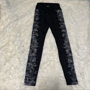 Lululemon Legging like new only worn time.